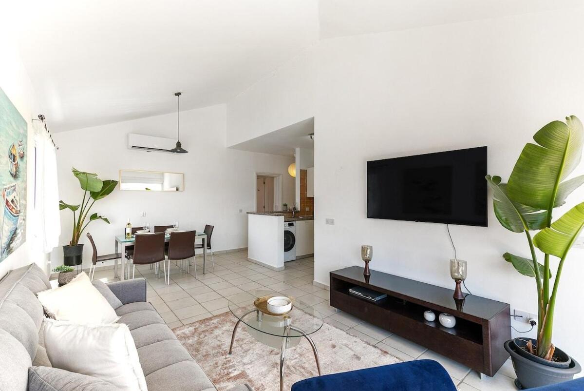 Limnaria Gardens Beautiful Apartment By Vichy Paphos Exterior foto